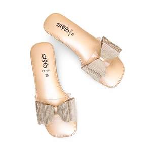 Pantoufles de sport fantaisie dorées pour femmes FN7875 - Product Image 1