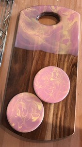 Tabla de Quesos Redonda de Madera y Resina, Bloque de Cortar con Arte de Geoda y Ágata, con Cristal Dorado - Product Image 5