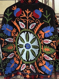 Chaqueta de terciopelo negro para mujer, estilo suzani, con bordado floral, manga larga, cuello alto, hecha a mano, estilo prairie chic, ropa de abrigo para invierno. - Product Image 5