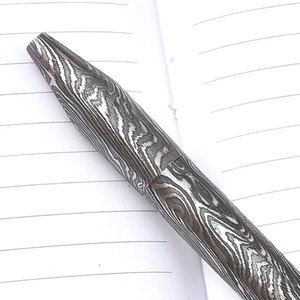 Instrumento de escritura de acero de Damasco de primera calidad, bolígrafo artesanal para oficina, para fines profesionales, empresariales y educativos. - Product Image 4