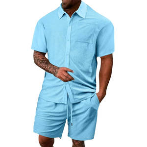 Conjunto de dos piezas para hombre, nuevo diseño, conjunto de verano para exteriores, corte ajustado, conjunto de camiseta y pantalones cortos transpirables de alta calidad para hombre. - Product Image 1