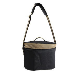 Étui de transport pour casque d'équitation avec intérieur rembourré, tissu durable et fermeture éclair sécurisée pour le rangement et le transport de l'équipement d'équitation - Product Image 4