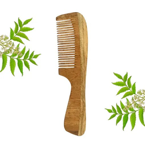 Peigne classique à manche en bois avec dents fines espacées, conçu pour une coiffure précise, disponible à prix de gros. - Product Image 1