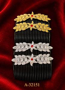 Peineta Clásica Dorada con Flores Plateadas y Diseño de Diamantes de Imitación, Hecha a Mano, de Alta Calidad para Novias, Modelo A-32147 - Product Image 3