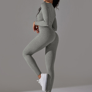 Última llegada: Conjunto de yoga para mujer de alta calidad, liso, teñido, de spandex/poliéster, transpirable y ligero. Servicio OEM. Conjuntos para mujer. - Product Image 2