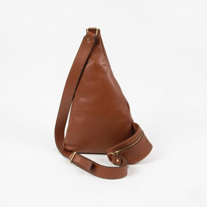 Sac de poitrine en cuir véritable marron camel d'inspiration vintage pour femme, sac à bandoulière avec fermetures éclair durables et ajustement réglable - Product Image 2