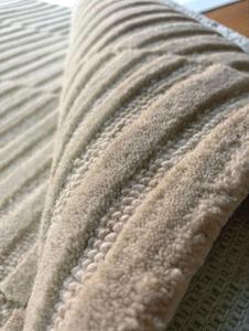 Alfombra de Lana Hecha a Mano con Textura Abstracta en Relieve, Pelo Suave y Afelpado, Ecológica, Apta para Mascotas, Diseño Moderno para Sala de Estar - Product Image 4