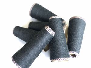 Fil de polyester 100% de haute qualité, teinté en mélange gris moyen, 20S, filé en anneau, haute ténacité pour le tricot et le tissage - Product Image 3