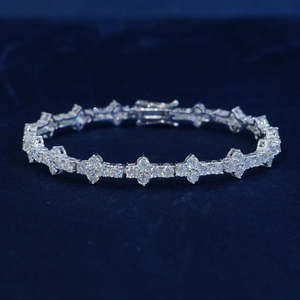 Pulsera de tenis de lujo para mujer y hombre, de plata 925 con moissanita, corte brillante redondo, engaste geométrico de puntas, joyería de boda - Product Image 1