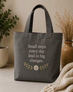 Bolsa de Lona con Frase Bordada y Diseño Floral, Estilo Minimalista Gris, Cierre Personalizado para Viajes y Compras - Product Image 1
