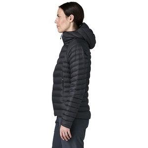 Chaqueta Acolchada Negra con Capucha para Mujer, Cierre de Cremallera, Cortavientos, Abrigo de Invierno, Chaqueta de Plumas para Clima Frío - Product Image 4