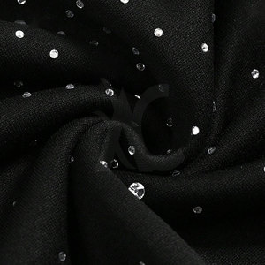 Sudadera con capucha de algodón con pedrería, estilo moderno, ideal para atuendos casuales, viajes y moda urbana. - Product Image 6