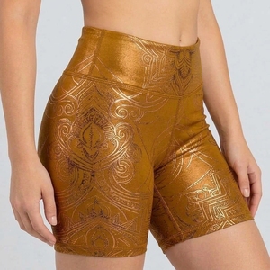 Shorts de pole dance pour femmes avec grip adhésif, matière extensible douce, ajustement sécurisé et flexibilité confortable. - Product Image 5