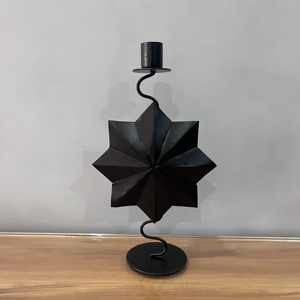 Porte-bougie Iron Star avec finition noire, décoration décorative pour la maison - Product Image 1