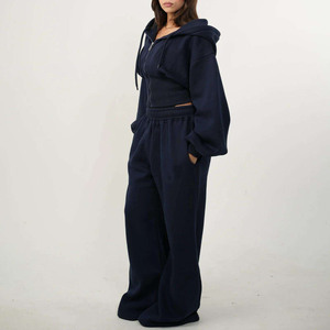Ensemble de survêtement polaire de luxe personnalisé pour femme, comprenant un sweat à capuche court style corset et un pantalon de survêtement large, avec manches lanternes oversize - Fabricant - Product Image 3