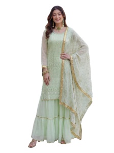 Nouvel ensemble Sharara Gharara Kurti traditionnel indien brodé pour l'hiver, en tissu Faux Georgette, coupe ample, style pakistanais de créateur - Product Image 3