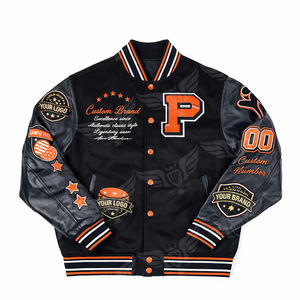 Veste universitaire personnalisée rouge et noire, style bomber, avec patch brodé, veste de baseball streetwear - Product Image 3