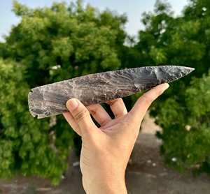 หัวลูกศรทำมือจากหินแจสเปอร์สีดำแฟนซีขนาด 10 นิ้ว หินกึ่งมีค่าจากกูร์การัต สำหรับงานศิลปะ - Product Image 6