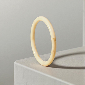 Brazalete de Resina Hecho a Mano, Forma Redonda, Joyería Artística Coleccionable, Beige Claro con Vetas Marrones - Product Image 6