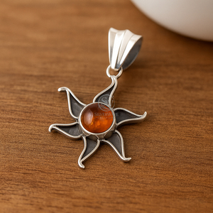Pendentif en argent sterling 925 en forme de soleil avec pierre précieuse en ambre naturel |   Bijoux bohèmes faits à la main - Product Image 2