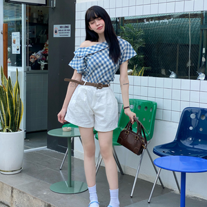 Conjunto de Shorts Caqui para Mujer MISOUL de la Mejor Calidad, Varios Tamaños, Cintura Alta, Corte Recto, Transpirable, 100% Algodón Ecológico, Cierre de Botones, Vietnam - Product Image 1