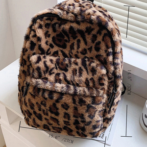 Sac à dos de voyage scolaire en fausse fourrure pelucheuse à imprimé léopard de luxe personnalisé pour femmes et filles - Product Image 3
