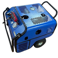 Groupe d'alimentation hydraulique portable avec cadre métallique bleu, roues et moteur rouge
