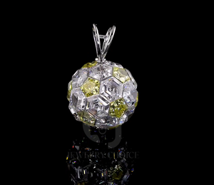 Elegante Colgante de Bola de Diamante de Laboratorio en Oro Blanco de 14K, 8.50 CT, Corte Brillante Hexagonal, Amarillo Blanco Casi Incoloro, Engaste Invisible - Product Image 1
