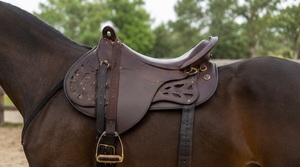 Silla de montar western de cuero PU de la mejor calidad, silla de compresión para entrenamiento de caballos, hecha a medida para caballos - Product Image 2