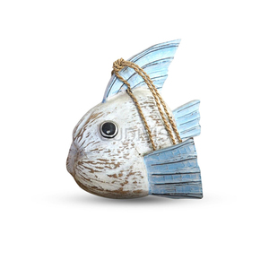 Sculpture de poisson rustique en coquille de noix de coco avec aileron bleu, décoration de table côtière en bois sculpté à la main, ornement suspendu - Product Image 4
