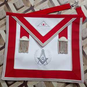 Produit phare Ventoria Enterprises : Écusson carré brodé à la machine avec épingle de sûreté, pour Regalia maçonnique artisanale, Maître Maçon de Loge Bleue, Tablier Rouge - Product Image 1