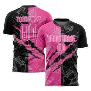 Maillot de football personnalisé à motif graffiti rose, noir et blanc, style streetwear, kit de football athlétique par sublimation - Product Image 1