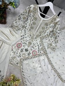 Salwar Kameez en crêpe de soie brodé blanc avec dupatta, tenue traditionnelle indienne et pakistanaise pour mariage, coupe régulière pour femme, longueur au sol - Product Image 3