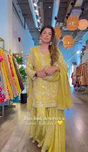 Ensemble Sharara en soie chinon lourde avec broderies et sequins sur le devant et le dos, entièrement cousu, idéal pour les fêtes et occasions spéciales pour femmes - Product Image 3