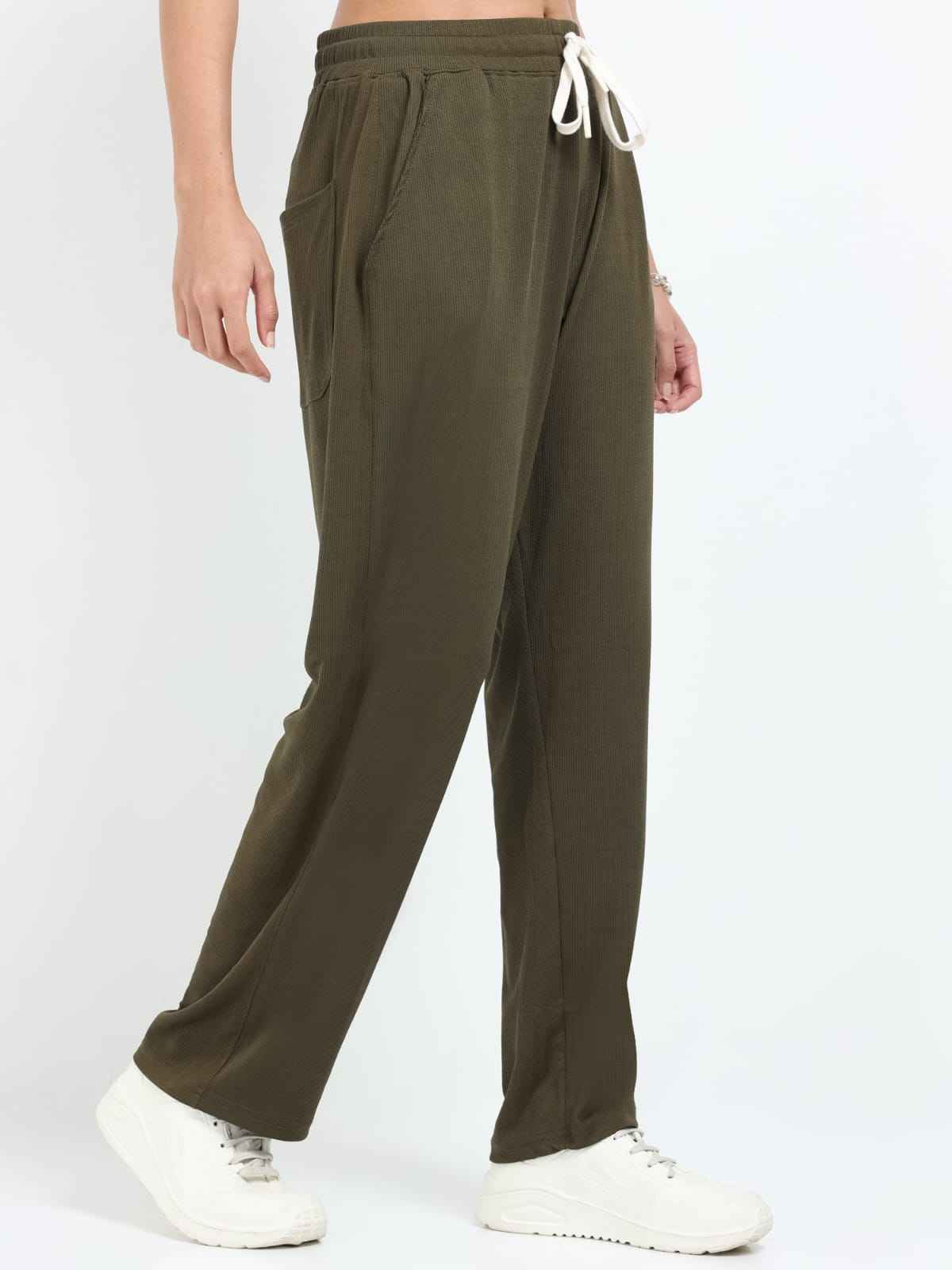 สีเขียวมะกอก