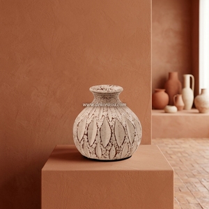 Colegio M Mini vase en terre cuite rustique blanc cassé, pot à bourgeons en argile artisanal, récipient décoratif en céramique pour table - Product Image 5