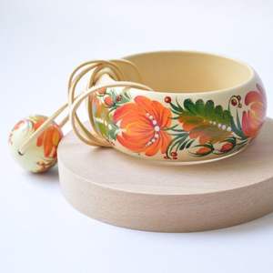 Joyería Étnica Hecha a Mano por Diseñadores Indios para Mujer - Accesorios de Moda de Cristal, Brazaletes Pintados en Madera para Usar con Estilo RR - Product Image 2