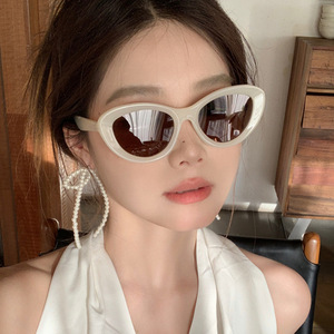 Retro Cat Eye Striped UV400 Sunglasses 2024 New Small Red Book Same Style Round <b>Face</b> Women - Product Image 3