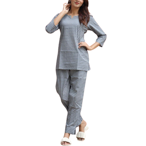 Ensemble de pyjama en molleton élégant et décontracté pour femmes, col rond, manches longues, vêtements de nuit d'hiver, 100% coton respirant, imprimé étoiles - Product Image 5