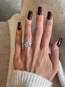 Anillo de Compromiso de Oro de 18K con Diamante Cultivado en Laboratorio de 6.35 Quilates |   Solitario de Lujo Certificado por IGI para Mujer |   Joyería Premium para Bodas - Product Image 1