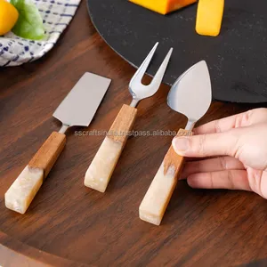 Juego de 3 cuchillos de queso de acero inoxidable con mango de resina epoxi de mejor diseño, utensilios de cocina con acabado pulido hechos en la India - Product Image 2