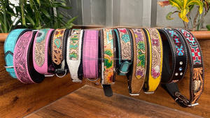 Venta al por mayor de collares de perro acolchados de cuero de vaca de alta resistencia collar floral rosa para mascotas para perros medianos grandes y pequeños - Product Image 4