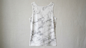 เสื้อกล้ามผ้าถักโพลีเอสเตอร์คอตตอน แห้งเร็ว เป็นมิตรกับสิ่งแวดล้อม ระบายอากาศได้ดี สำหรับผู้ชาย รับสกรีนโลโก้ ดีไซน์หลวมสไตล์สตรีทแฟชั่น ใส่ได้ในฤดูร้อน สีพื้น - Product Image 2
