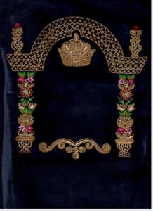 Cubierta de Challah de Lujo Bordada para Shabbat, Regalo Judío Judaico, Decoración de Mesa de Terciopelo, Shabbat Shalom, Bordado Floral de Pavo Real - Product Image 2
