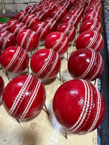 Pelota de Cricket de Primera Calidad, Cosida a Mano, Selección de Cuero de Primera Categoría, de Dos Piezas, para Entrenamiento Juvenil, Color Rojo, con Diseño de Logotipo Personalizable - Product Image 3