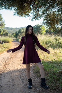 เดรสสั้นผ้าฝ้ายริบเนื้อนุ่มสำหรับผู้หญิง คอสูงแบบสบายๆ แขนยาว ผ้าบางเบา ระบายอากาศได้ดี - Product Image 3