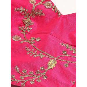 Robe de soirée Lehenga Choli en soie de mûrier brodée rose - Product Image 3