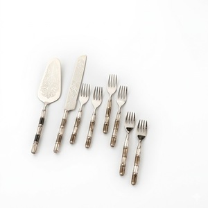 Juego de cubiertos vintage con mango, de alta calidad, de acero inoxidable plateado, cuchillo para pastel y tenedores para postre, para bodas y el hogar. - Product Image 1