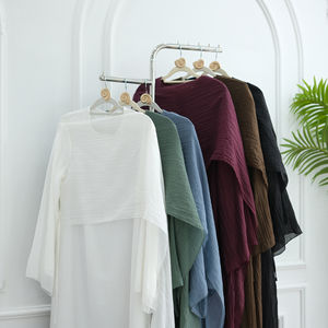 Robe Cape Élégante en Tissu Froissé OEM avec Broche, Couleur Unie, Fluide et Modeste, Abaya Dubaï pour Femme Musulmane - Product Image 4