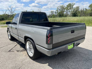 Prêt à être expédié - OFFRE EXCEPTIONNELLE - PICKUP USAGÉ VIEUX MODÈLE 1989 - Série C-K 1500 - C1500 Silverado - DISPONIBLE EN MAGASIN - Product Image 2